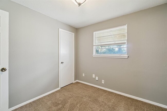 Building Photo - 4009 Vickie Dr