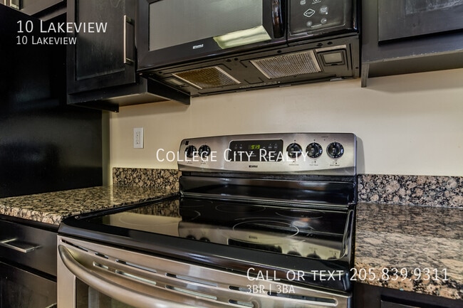 Building Photo - 10 Lakeview