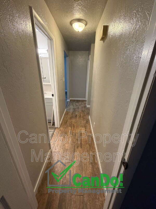 Building Photo - 225 Carol Dr