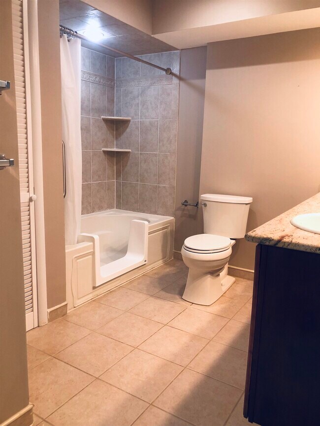 Building Photo - 4 Green Valley Ct