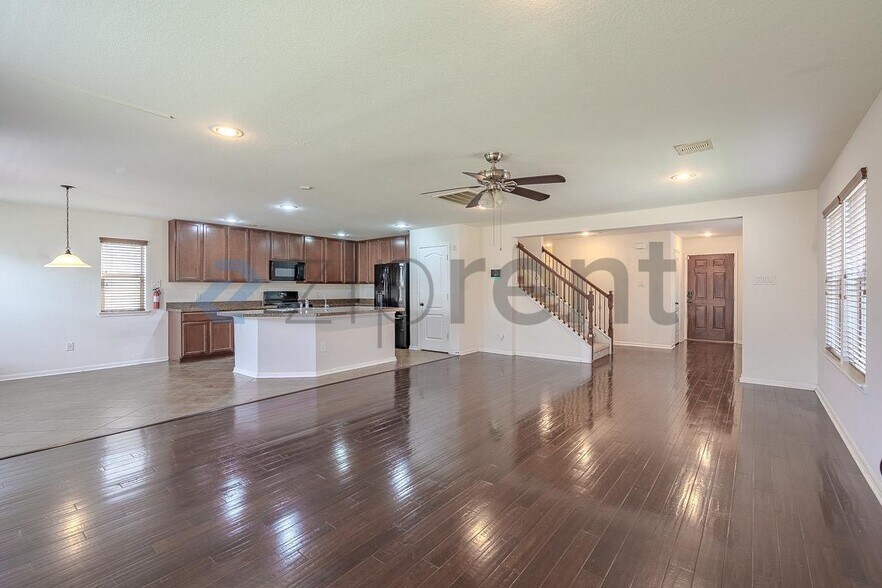 Building Photo - 2730 Volute