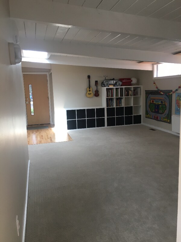 Building Photo - 1368 S Edison Way