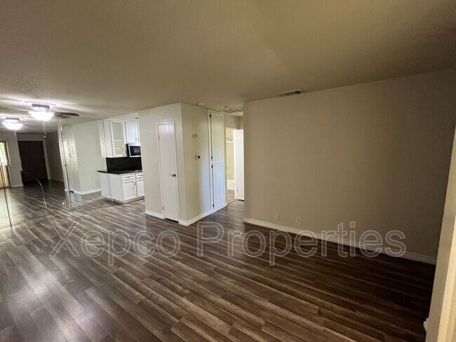 Building Photo - 2821 Los Felices Cir W