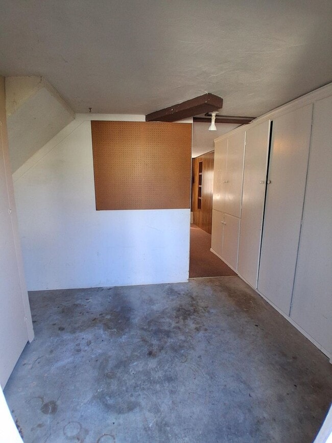 Building Photo - 1044-1048 Marcussen Drive