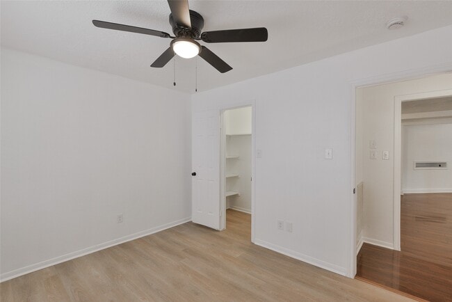 Building Photo - 2075 Little Cedar Dr