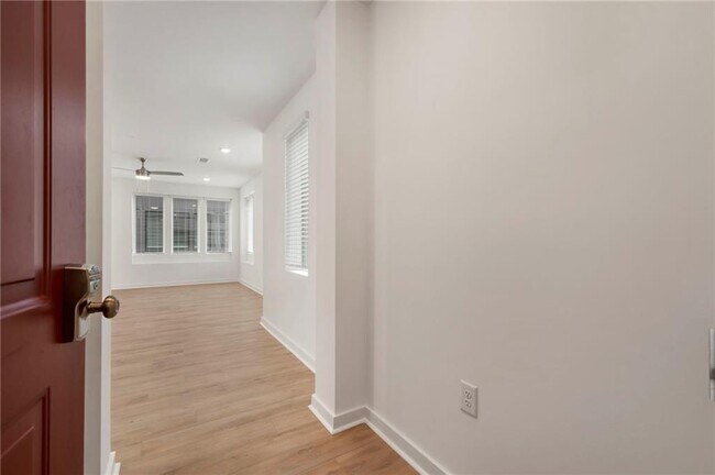 Building Photo - 388 Pratt Dr SE