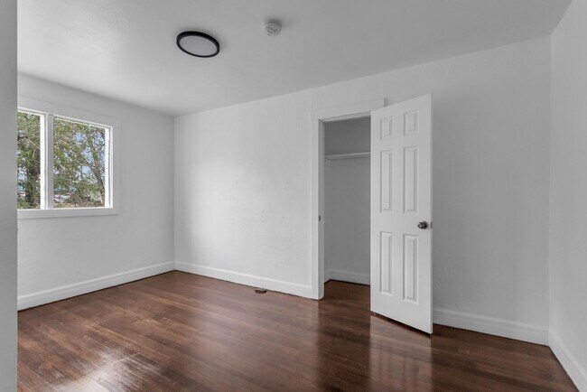 Building Photo - 367 Franklin St