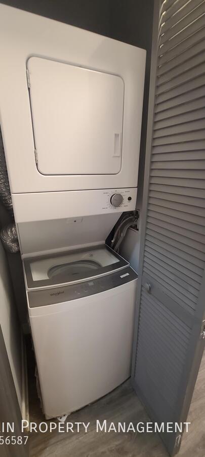 Building Photo - 106 E Clay St