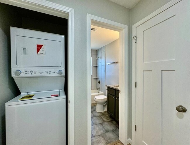 Building Photo - 705 N Key Blvd