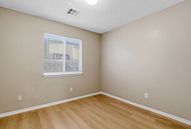 Building Photo - 732 Desert Sage Dr