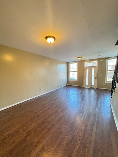 Building Photo - 15 Wales Ave