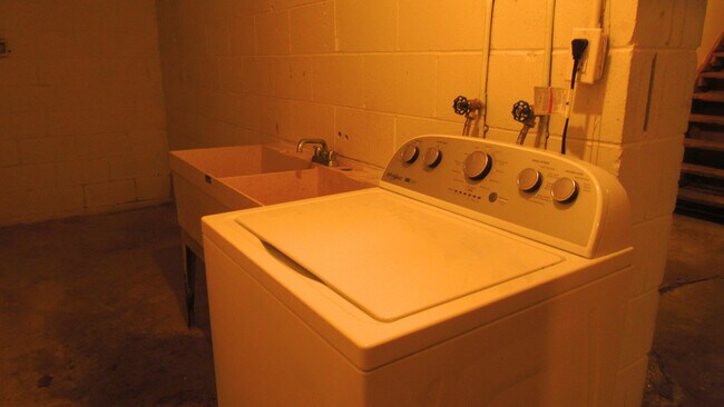 Building Photo - 722 13th Ave