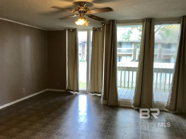 Building Photo - 1050 Sea Cliff Dr N