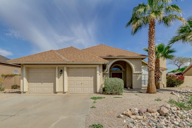 Building Photo - FABULOUS REMODELED HOME WITH POOL!