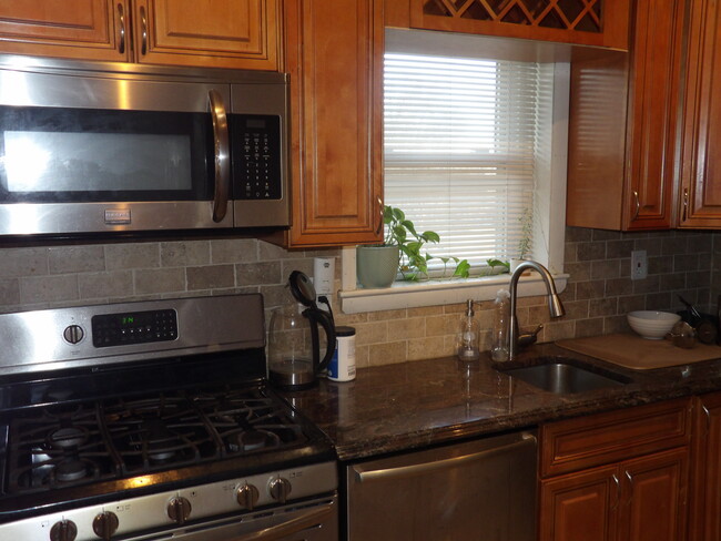 All appliances Included! - 2 Westervelt Pl