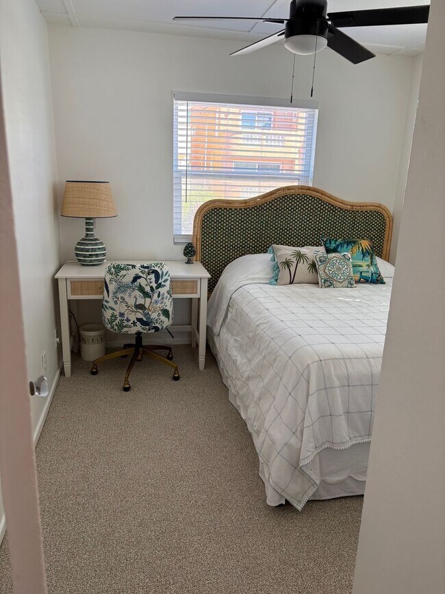 Building Photo - 4027-4029 Ocean Dr