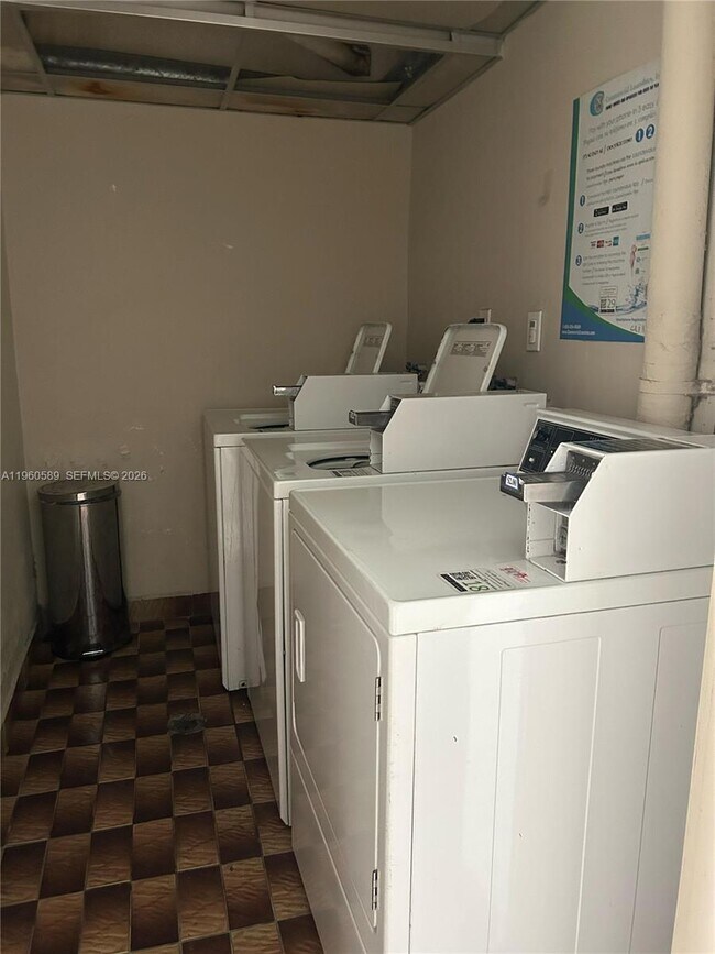 Building Photo - 910 Michigan Ave