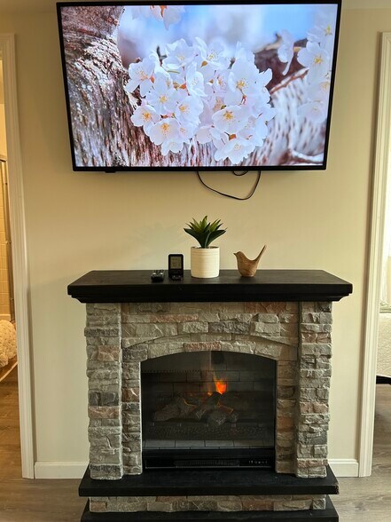 Building Photo - 64 Church St