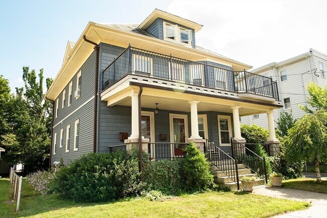 Building Photo - 36 Bradford St