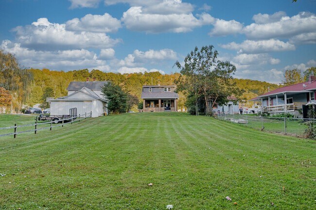 Building Photo - 58 Levels Rd