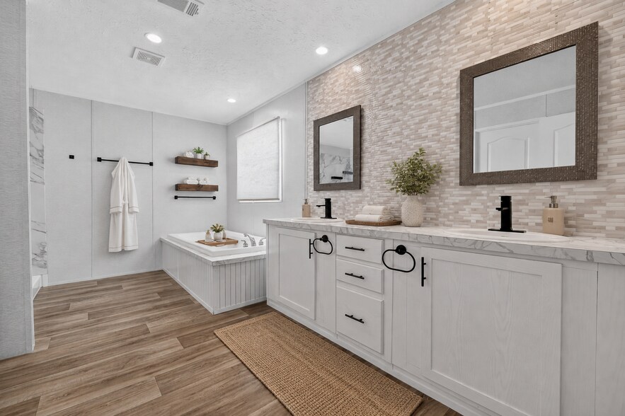 Building Photo - 2033 Daisy Lou