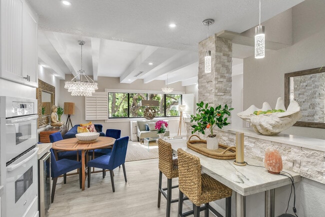 Building Photo - 250 S Ocean Blvd