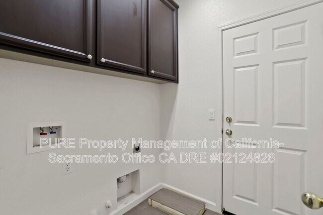 Building Photo - 1518 Sandmark Dr