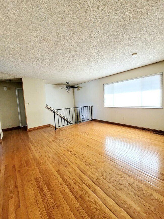 Building Photo - 4 bedroom home with fenced back yard!