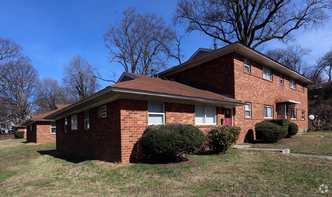 Building Photo - Lincoln Manor