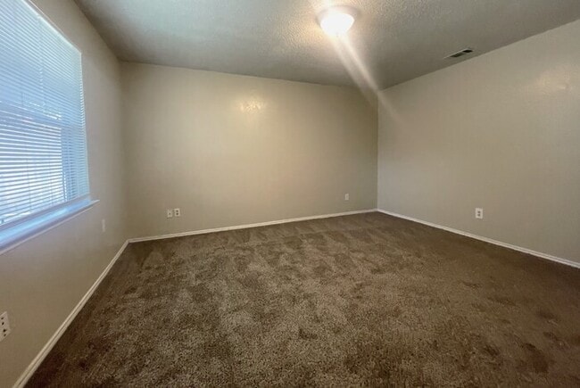 Building Photo - "The Perfect Pair: 2 Beds, 2 Baths, 2-Car Garage — Ready for You!"