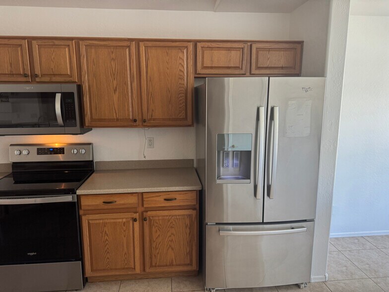 Building Photo - 1537 E Alba Dr