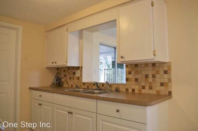 Building Photo - 2 br, 1.5 bath House - 10930 Norwood Av
