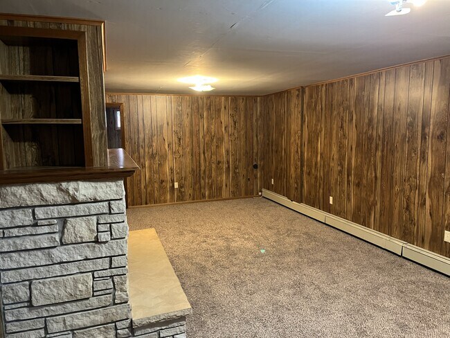 Building Photo - 120 Railroad St