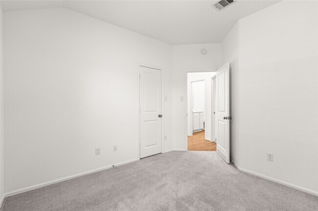 Building Photo - 2039 Barrett Gables Dr