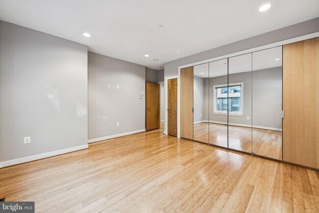 Building Photo - 241 R St NE