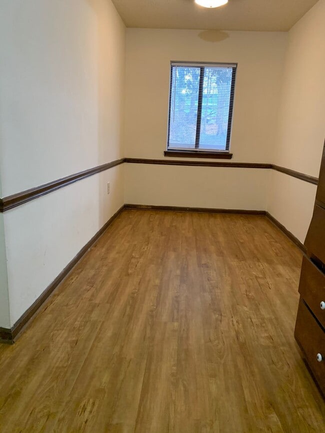 Building Photo - 1 Bedroom condo- Steps away from UGA! Available early August 2026