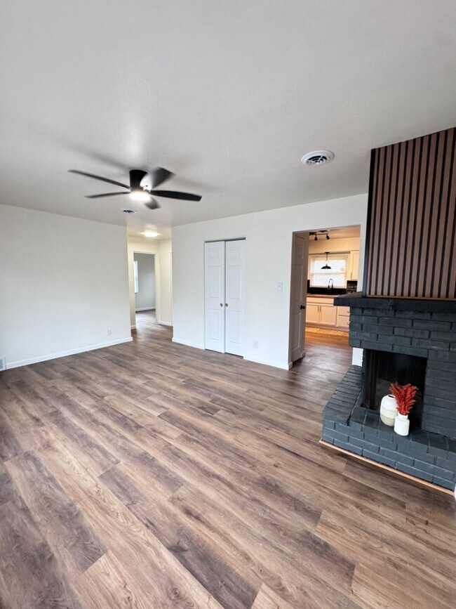 Building Photo - 1609 Foster Dr