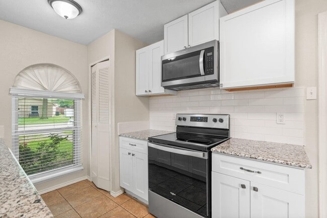 Building Photo - 5061 Amhurst Ln