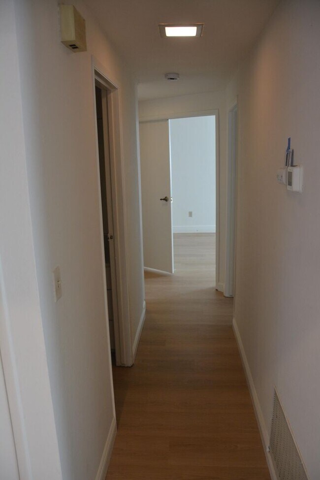 Building Photo - Sharp Pittsburg 3/2