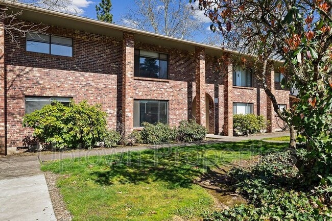 Building Photo - 5660 SW 180th Ave