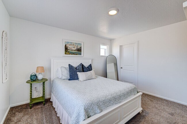 Building Photo - 3 BEDROOM Long Valley Townhome with all the Amenities