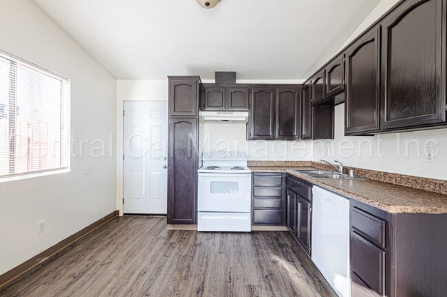 Building Photo - 2 Bedroom/1 Bath Home - $1495 Per Month