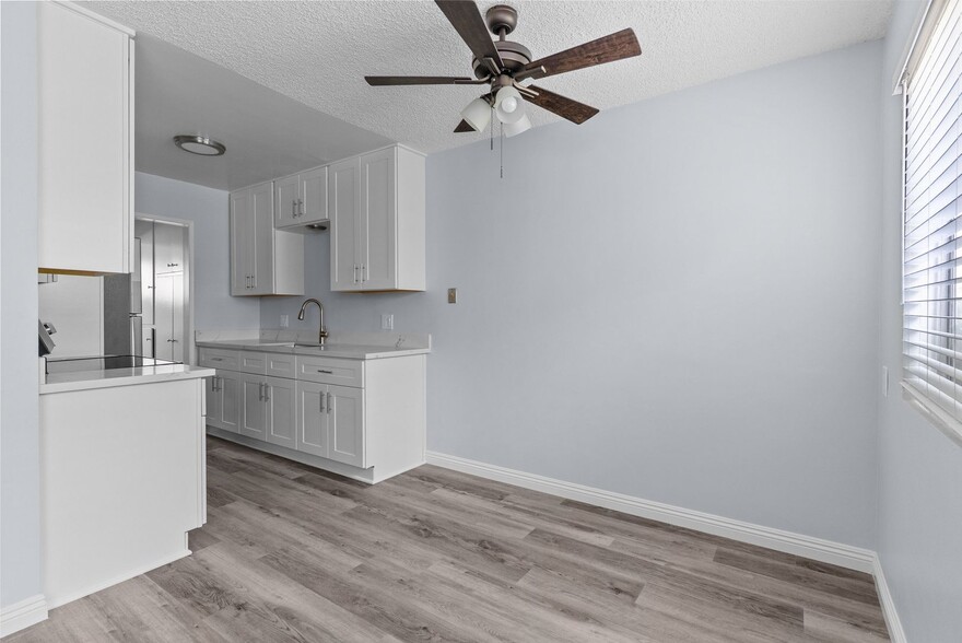 Building Photo - 425 Gaviota Ave
