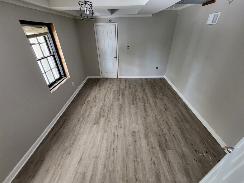 Building Photo - Room in House on Danforth Rd SW