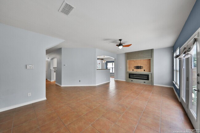 Building Photo - 4707 Shavano Ct