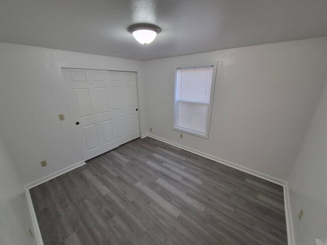 Building Photo - 1320 SW Obsidian Ave