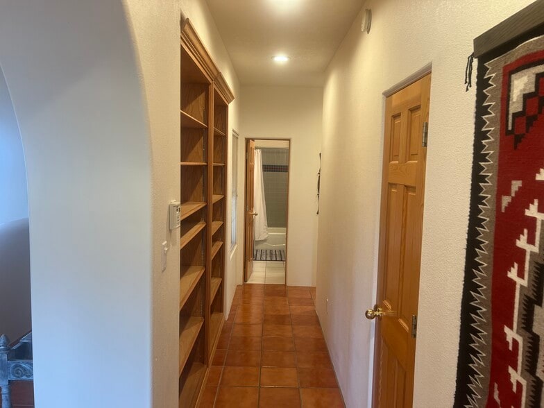 Building Photo - 2504 Griegos Pl NW