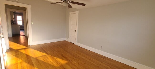 Building Photo - 1 Bedroom 3rd Floor Attic Apartment in Old...
