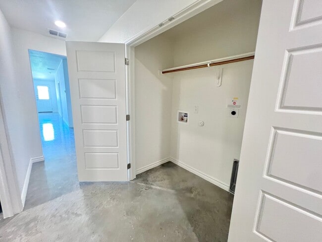 Building Photo - New Build Duplex 3 Bed 2 Bath
