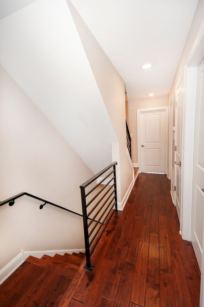 Building Photo - 1524 Catharine St